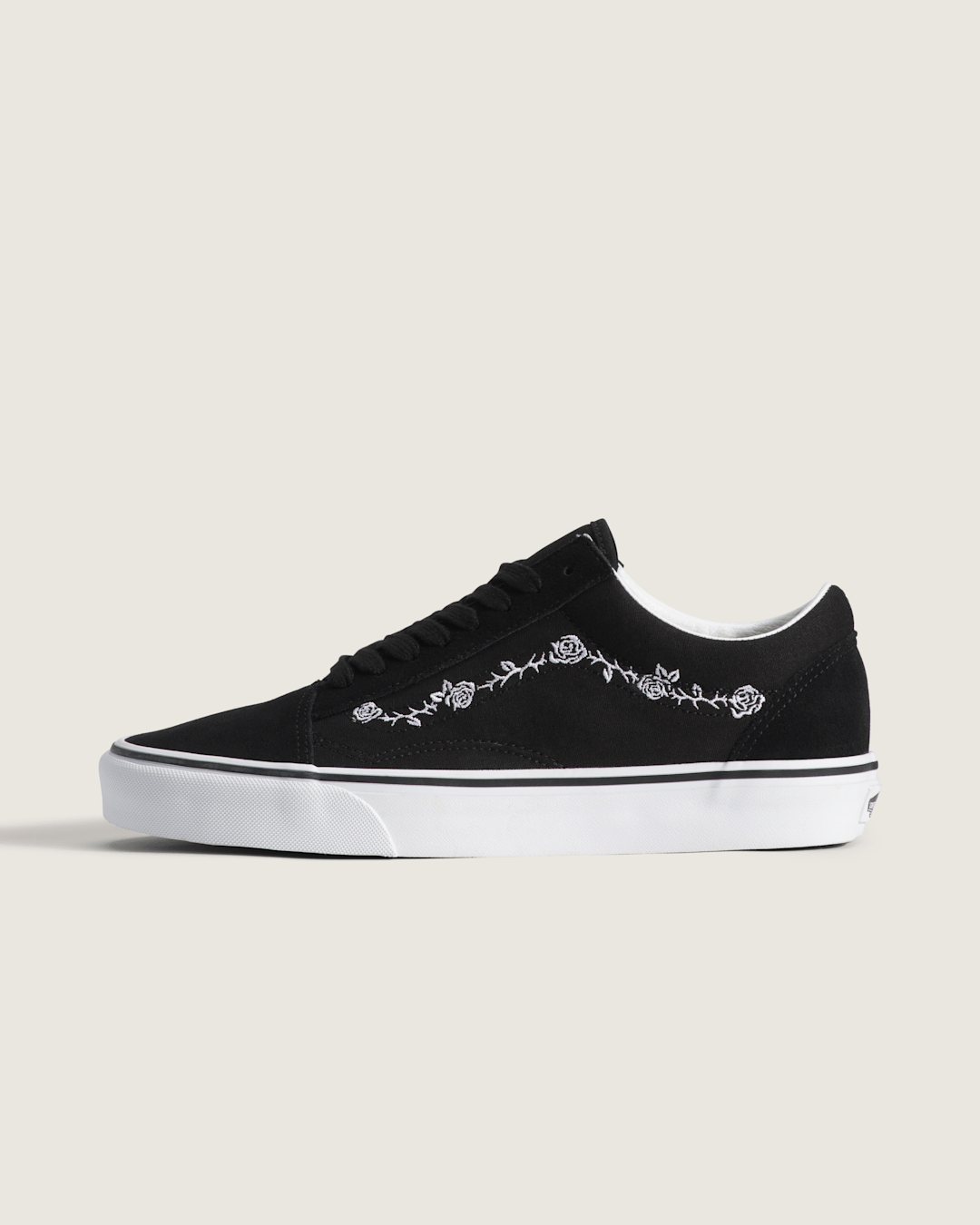 Vans Old Skool Shoe in Black / White