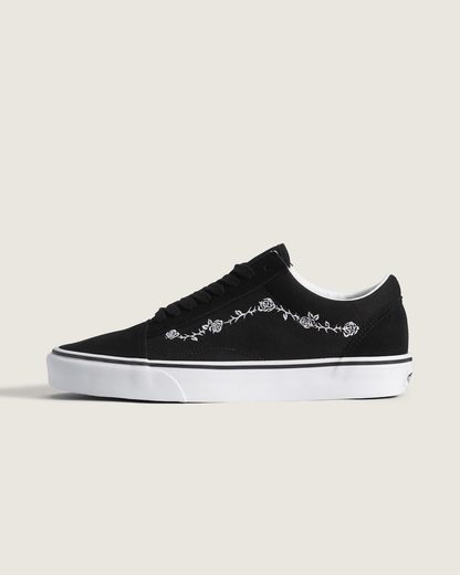 Vans Old Skool Shoe in Black / White