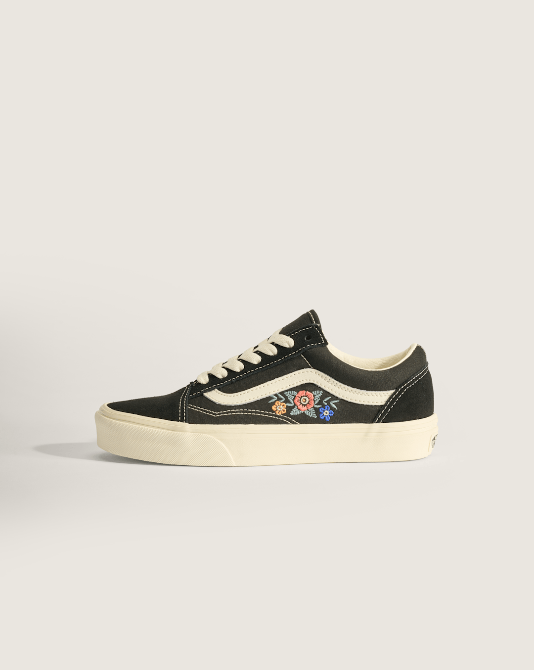Vans Old Skool Shoe in Black