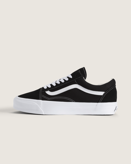 Vans Premium Old Skool Shoe in Black / White