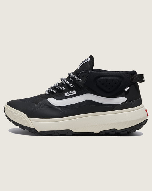 Vans Crosspath Mid Shoe in Black / White