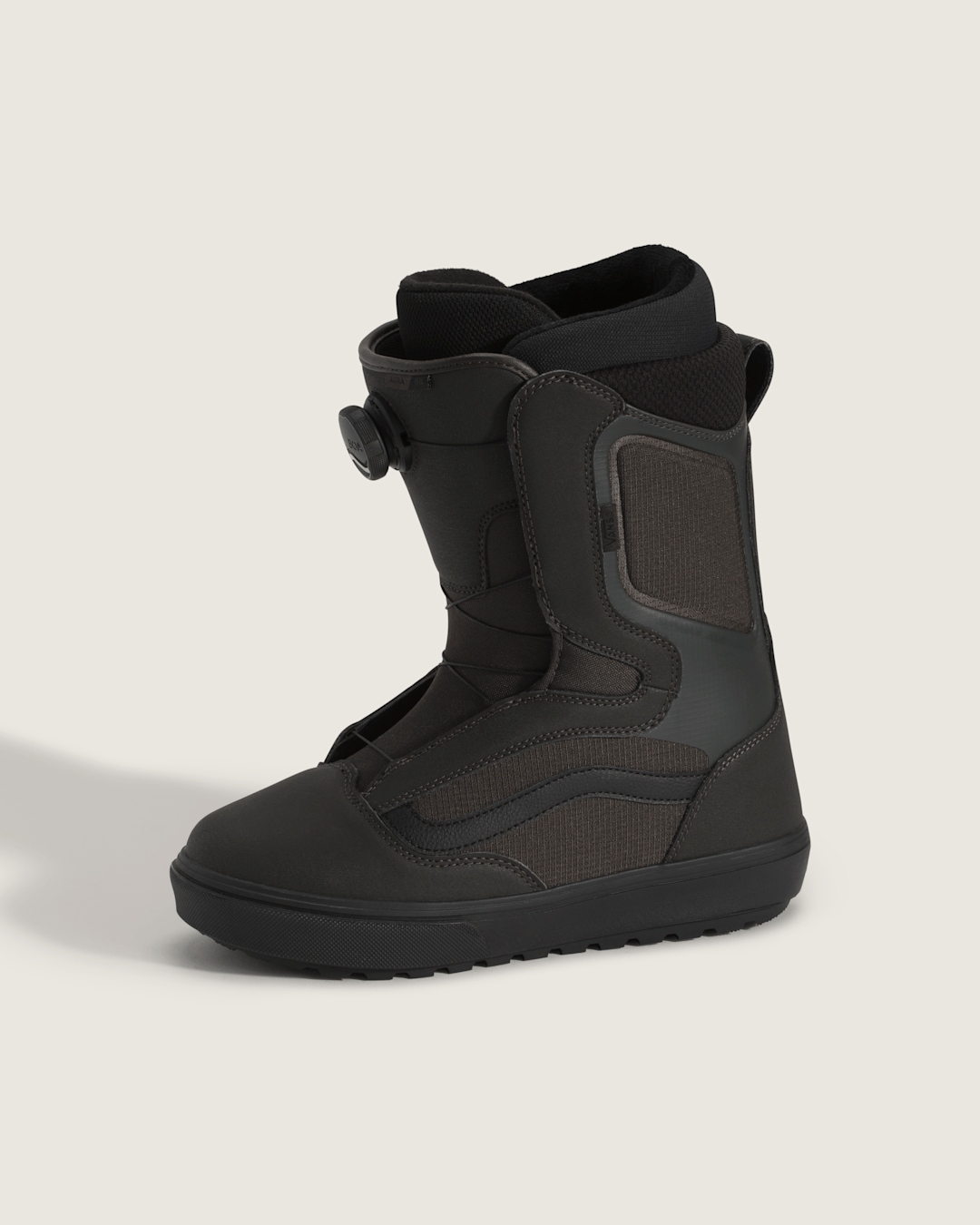 Vans Aura OG Snowboard Boot in Faded Black