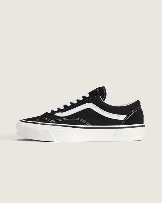 Vans Premium Old Skool Shoe in Black / Marshmallow White