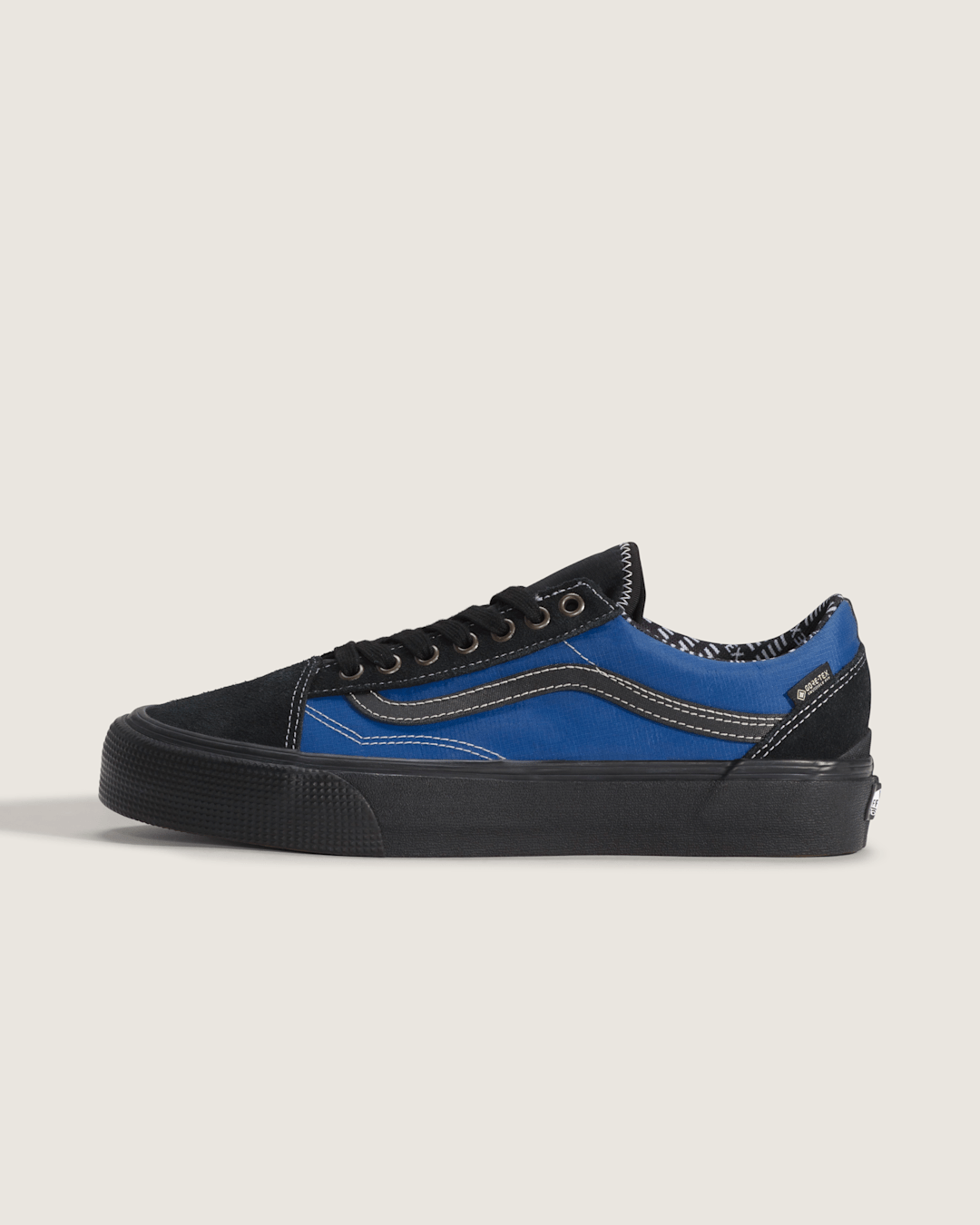 Vans Old Skool GORE-TEX Shoe in Black / Blue